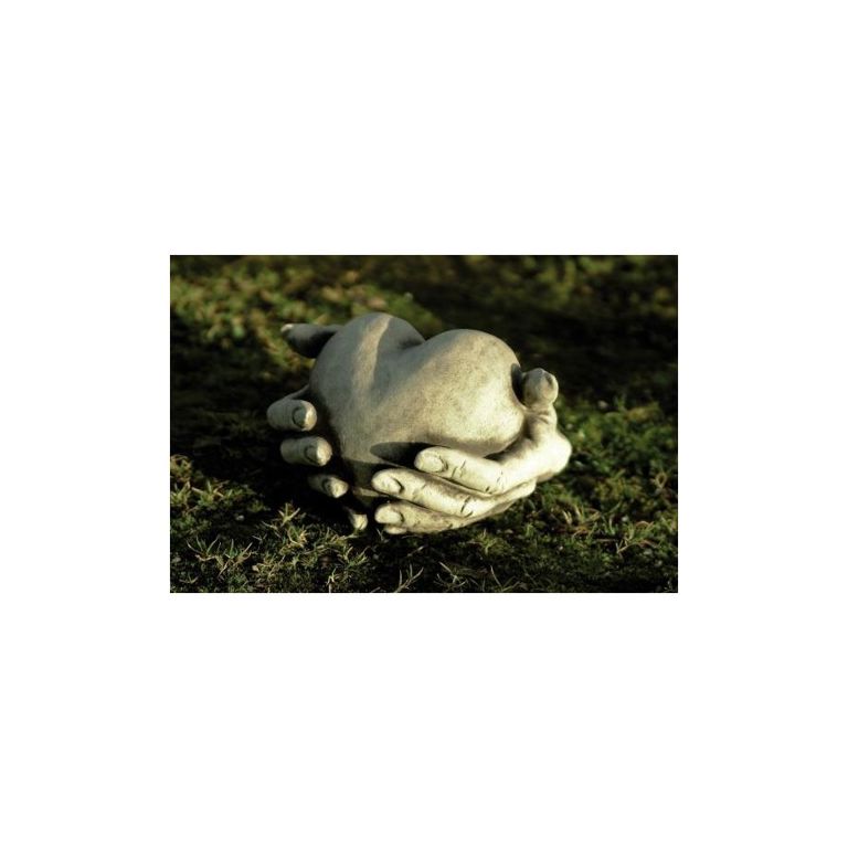 "HERZ IN HAND" L/B/H: 19/19/13 cm